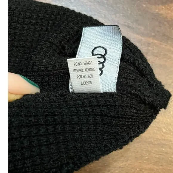 Black Knit Beanie Hat with Leather Patch Logo – Unisex Winter Cuffed Beanie - Picture 3 of 7